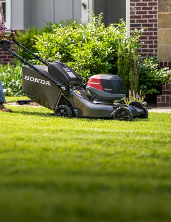 hrn-commercial-dc-mower-mobile-header-1600-x-2080